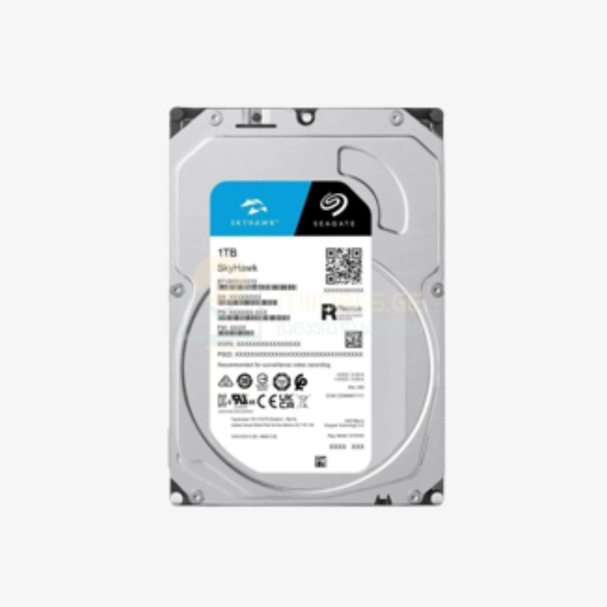 ვიდეომეთვალყურეობის სერიის მყარი დისკი SkyHawk 1TB განკუთვნილია 24/7 რეჟიმში მაღალი დატვირთვით მუშაობისთვის, გამორჩეულია საიმედოობით, დაბალი ენერგომოხმარებით და ხანგრძლივი მომსახურების ვადით — იდეალურია DVR და NVR სისტემებისთვის / SkyHawk 1TB surveillance hard drive is designed for 24/7 high-load operation, offering enhanced reliability, low power consumption, and long lifespan — perfect for DVR and NVR video surveillance systems.